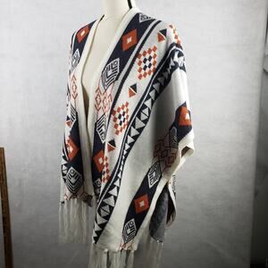 Cowgirl Legend Women's‎ S/M Southwestern Fringe Poncho Blanket Sweater Bohemian